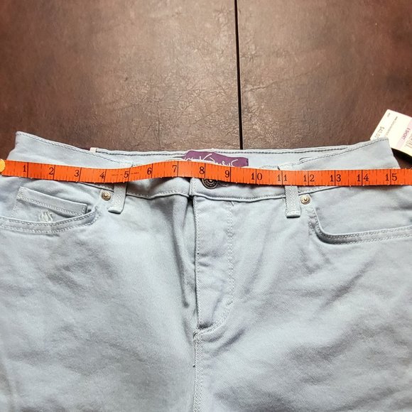 NWT Gloria Vanderbilt Amanda light blue denim jeans baby blue color size 6 Short - Picture 13 of 16